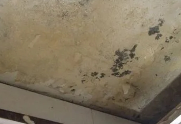 屯昌阳台漏水维修公司分享下屯昌卫生间渗水维修需要注意哪些问题。